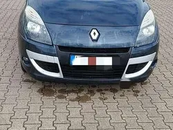Grau Gebraucht 2011 Renault Scénic III Bose Edition Van / Kleinbus | 3.050 € (Fairer Preis)