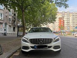 Weiß Gebraucht 2015 Mercedes C220 Avantgarde Limousine | 16.000 € (Etwas zu teuer)