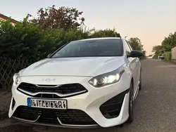 Weiß Gebraucht 2023 Kia Ceed GT-Line Limousine | 27.299 € (Teuer)