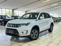 Weiß Gebraucht 2021 Suzuki Vitara Club SUV | 16.990 € (Fairer Preis)