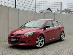 Rot Gebraucht 2011 Ford Focus Titanium Limousine | 6.999 € (Fairer Preis)