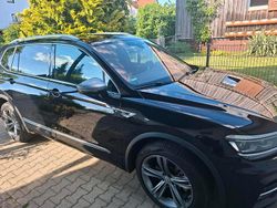 Schwarz Gebraucht 2020 VW Tiguan Allspace R-line SUV | 30.990 € (Etwas zu teuer)
