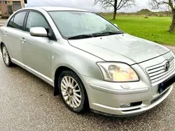 Gold Gebraucht 2004 Toyota Avensis Sol Limousine | 2.850 € (Fairer Preis)