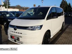 Candy weiß Gebraucht 2023 VW Multivan Life Van / Kleinbus | 51.500 € (Guter Preis)