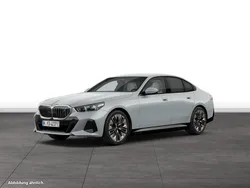 Grau Gebraucht 2024 BMW i5 Limousine | 67.400 € (Fairer Preis)