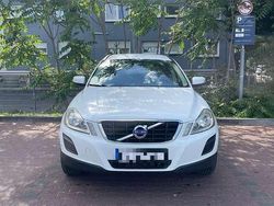 Weiß Gebraucht 2011 Volvo XC60 Kinetic SUV | 10.000 € (Fairer Preis)