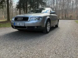Grau Gebraucht 2001 Audi A4 Limousine | 1.799 € (Fairer Preis)