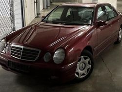 Gebraucht 2001 Mercedes E220 Limousine | 2.550 €