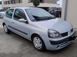 Silber Gebraucht 2002 Renault Clio II Expression Kleinwagen | 900 € (Fairer Preis)