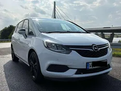 Weiß Gebraucht 2016 Opel Zafira Edition Van / Kleinbus | 9.999 € (Etwas zu teuer)
