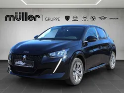 Perla nera schwarz metallic (metallic) Gebraucht 2023 Peugeot e-208 Allure Kleinwagen | 19.550 € (Superpreis)