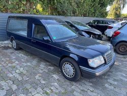 Blau Gebraucht 1993 Mercedes E280 | 3.990 €