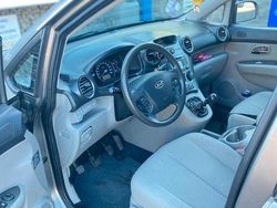 Grau Gebraucht 2012 Kia Carens Spirit Van / Kleinbus | 2.300 € (Teuer)