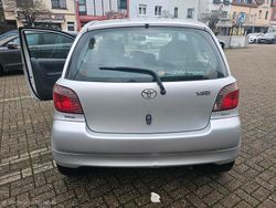 Silber Gebraucht 2002 Toyota Yaris Kleinwagen | 2.800 € (Teuer)