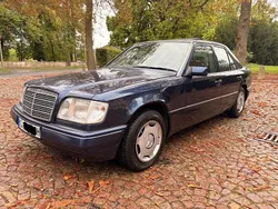 Blau Gebraucht 1994 Mercedes E200 Limousine | 6.900 €