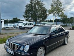 Violet Gebraucht 2001 Mercedes E270 Limousine | 10.900 €
