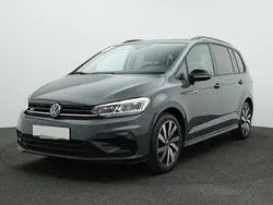 Grau Gebraucht 2024 VW Touran Highline Van / Kleinbus | 39.589 € (Teuer)