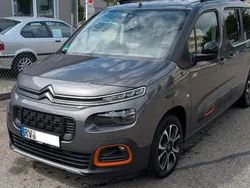 Grau Gebraucht 2022 Citroën Berlingo XTR Van / Kleinbus | 23.900 € (Etwas zu teuer)