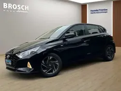 Schwarz (phantom black) Gebraucht 2023 Hyundai i20 Select | 17.196 € (Guter Preis)