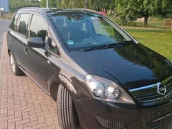 Schwarz Gebraucht 2014 Opel Zafira Family Van / Kleinbus | 4.700 € (Fairer Preis)