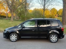 Schwarz Gebraucht 2014 VW Touran Life Van / Kleinbus | 8.999 € (Fairer Preis)