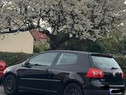Schwarz Gebraucht 2004 VW Golf V Kleinwagen | 2.200 € (Fairer Preis)