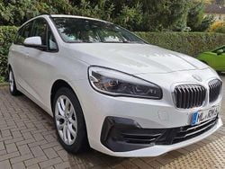 Weiß Gebraucht 2022 BMW 218 Gran Tourer Comfort Edition Van / Kleinbus | 29.790 €