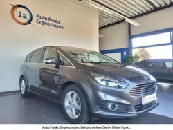 Grau Gebraucht 2019 Ford S-MAX Titanium Van / Kleinbus | 22.950 € (Etwas zu teuer)