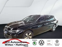 Grenadillschwarz metallic Gebraucht 2024 VW Passat Business Kombi | 32.795 € (Superpreis)