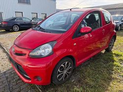 Rot Gebraucht 2012 Toyota Aygo Cool Kleinwagen | 2.500 € (Fairer Preis)