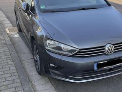 Grau Gebraucht 2017 VW Golf Sportsvan Sound Van / Kleinbus | 12.000 € (Fairer Preis)