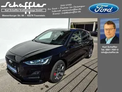 Obsidianschwarz metallic Gebraucht 2022 Ford Focus ST-Line Limousine | 21.500 € (Fairer Preis)