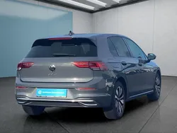 Grau Gebraucht 2024 VW Golf VIII Kleinwagen | 25.499 € (Guter Preis)