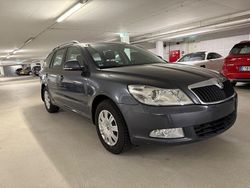 Grau Gebraucht 2012 Skoda Octavia Ambition Kombi | 3.500 € (Guter Preis)
