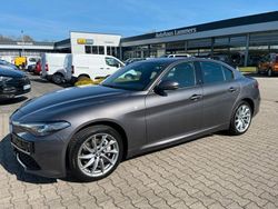 Grau Gebraucht 2024 Alfa Romeo Giulia Ti Limousine | 36.990 € (Guter Preis)