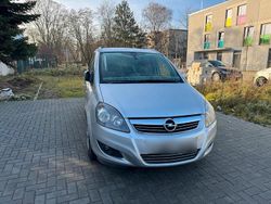 Grau Gebraucht 2011 Opel Zafira Van / Kleinbus | 2.490 € (Guter Preis)