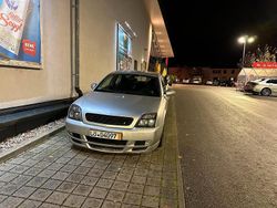 Silber Gebraucht 2004 Opel Vectra Limousine | 500 €
