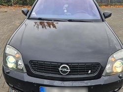 Schwarz Gebraucht 2004 Opel Vectra Kombi | 2.200 € (Etwas zu teuer)