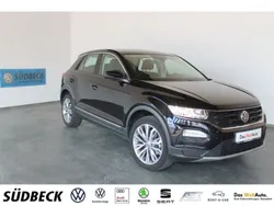 Deep black perleffekt (metallic) Gebraucht 2018 VW T-Roc Active SUV | 23.366 € (Etwas zu teuer)