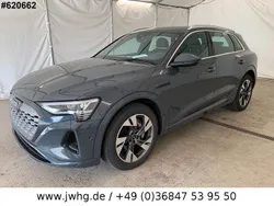 Grau Gebraucht 2023 Audi Q8 e-tron S-Line SUV | 44.490 € (Superpreis)