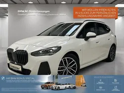 Weiß Gebraucht 2024 BMW 220 Active Tourer Luxury Line Van / Kleinbus | 37.970 € (Teuer)