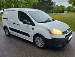 Weiß Gebraucht 2013 Citroën Berlingo Van / Kleinbus | 2.290 € (Superpreis)
