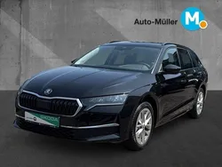 Schwarz (schwarzmagic perleffekt) met. Gebraucht 2024 Skoda Octavia Selection Kombi | 27.881 € (Guter Preis)
