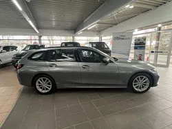 Grau Gebraucht 2022 BMW 318 Kombi | 28.500 € (Fairer Preis)