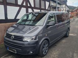 Grau Gebraucht 2015 VW Caravelle Van / Kleinbus | 23.999 € (Teuer)