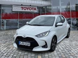 Weiss Gebraucht 2025 Toyota Yaris Hybrid Limousine | 22.990 € (Guter Preis)