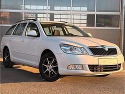 Weiß Gebraucht 2011 Skoda Octavia Kombi | 1.349 € (Guter Preis)