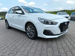 Weiß Gebraucht 2019 Hyundai i30 Select Limousine | 13.988 € (Fairer Preis)