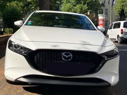 Weiß Gebraucht 2020 Mazda 3 Selection Limousine | 19.600 € (Guter Preis)