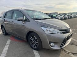 Braun Gebraucht 2014 Toyota Verso Comfort Van / Kleinbus | 5.299 € (Guter Preis)